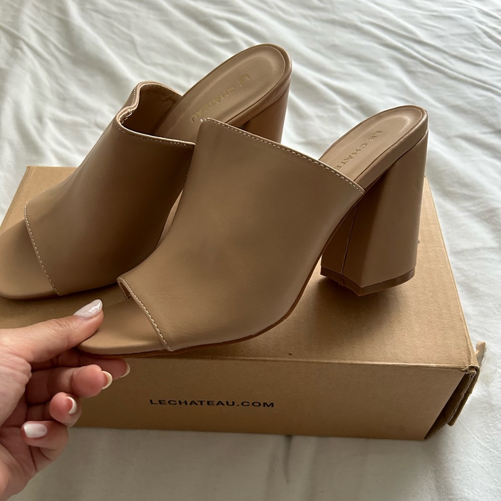 NWT Adorable Beige Sandals